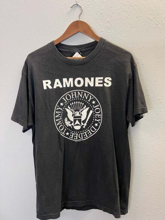 Chaser Other - Vintage 1999 Ramones Presidential Crest Band  T-Shirt Chaser Large Black 0425